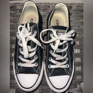 Converse shoes Women’s size 6